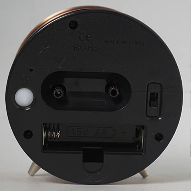 Piccola sveglia a lancette silenziosa