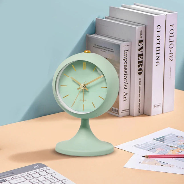 Sveglia vintage bianca con piedistallo