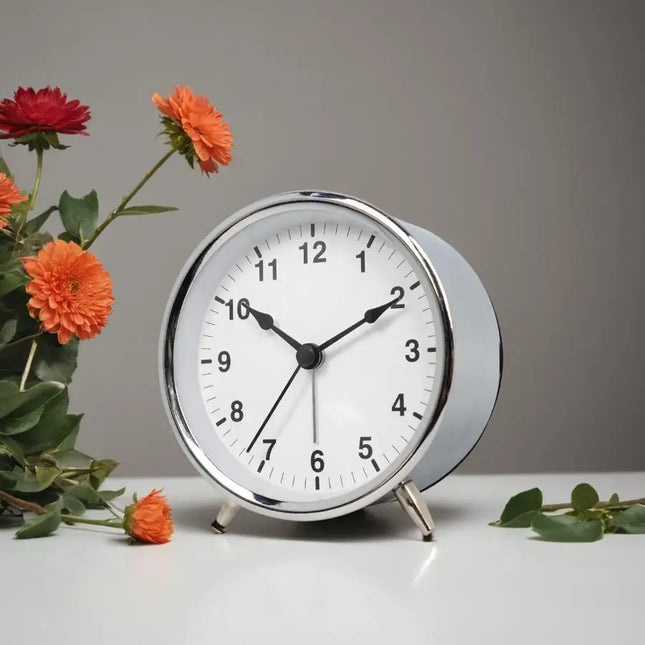 Piccola sveglia a lancette silenziosa