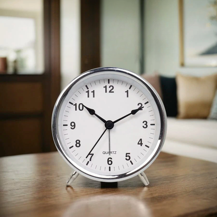 Piccola sveglia a lancette silenziosa