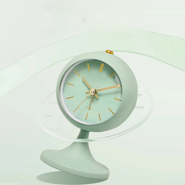 Sveglia vintage bianca con piedistallo