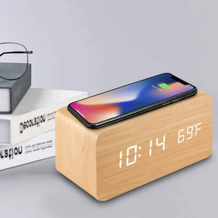Sveglia in legno con caricatore wireless