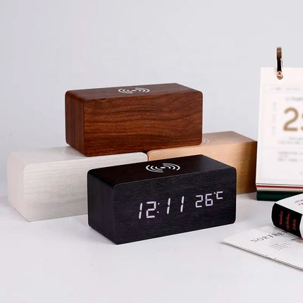 Sveglia in legno con caricatore wireless