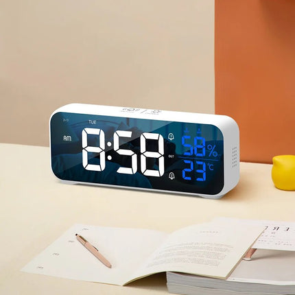 Sveglia digitale bianca di design moderno