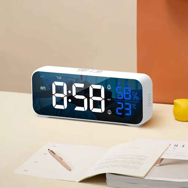 Sveglia digitale bianca di design moderno