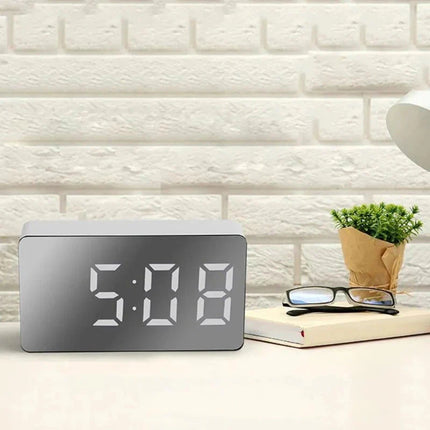 Sveglia digitale con display a specchio