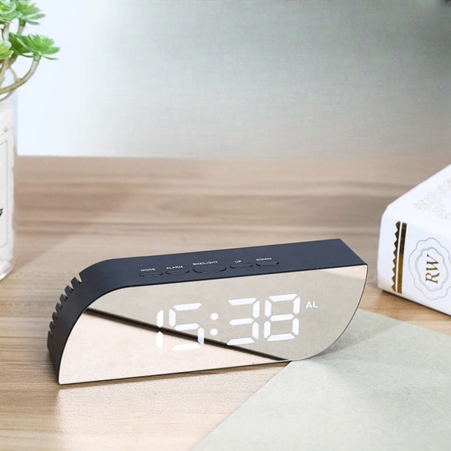 Sveglia digitale luminosa design moderno