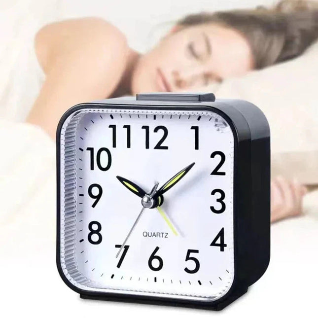 Sveglia quadrata analogica e silenziosa
