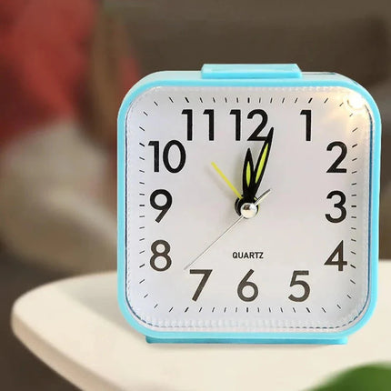 Sveglia quadrata analogica e silenziosa