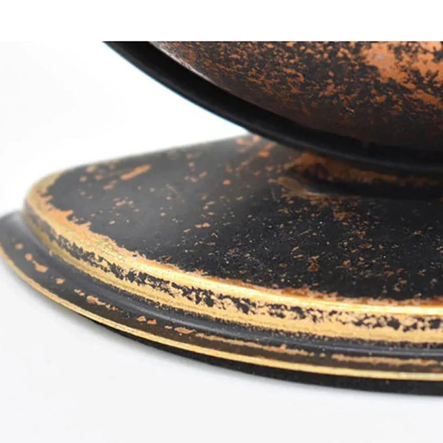 Vecchia sveglia meccanica da comodino